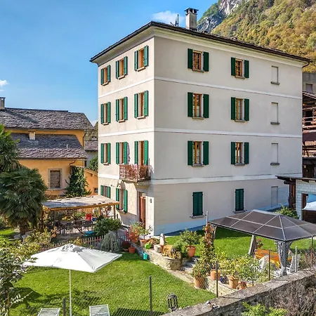 בית נופש Casa Pool Tra St Moritz E Il Di *