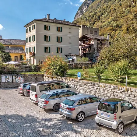 בית נופש Casa Pool Tra St Moritz E Il Di *