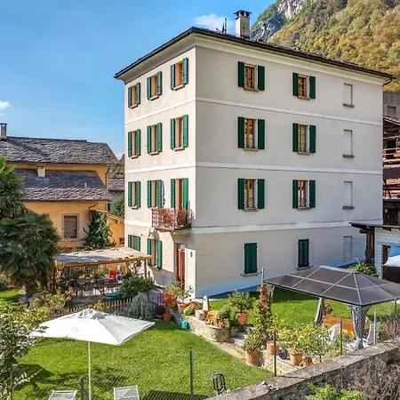 Casa Pool Tra St Moritz E Il Di Castasegna